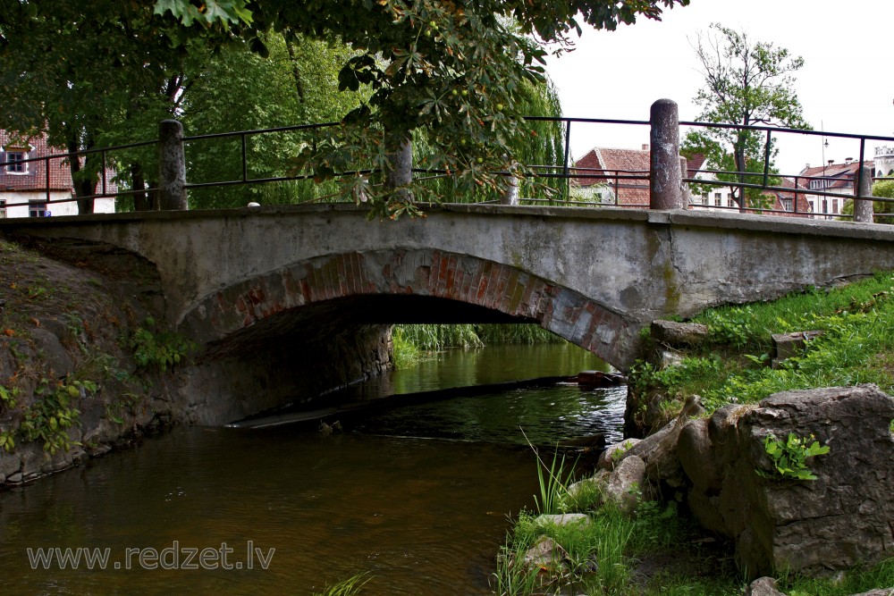 Tilts pār Alekšupīti blakus Sv. Katrīnas baznīcai