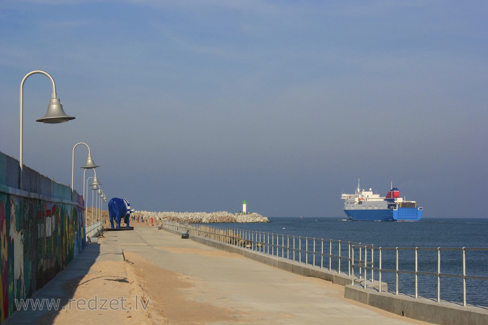 Ventspils Dienvidu mols un prāmis