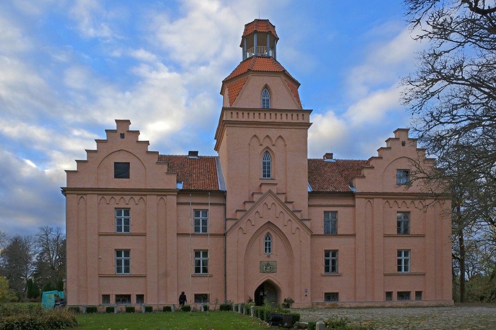 Ēdole Castle, Latvia