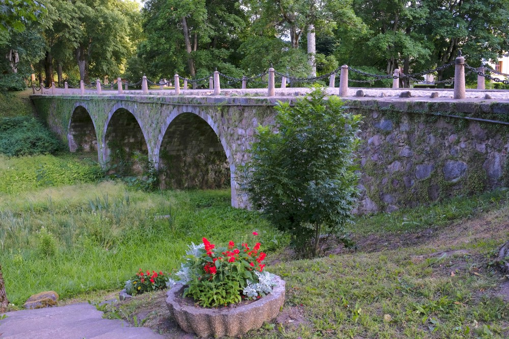 Kazdanga Stone Bridge