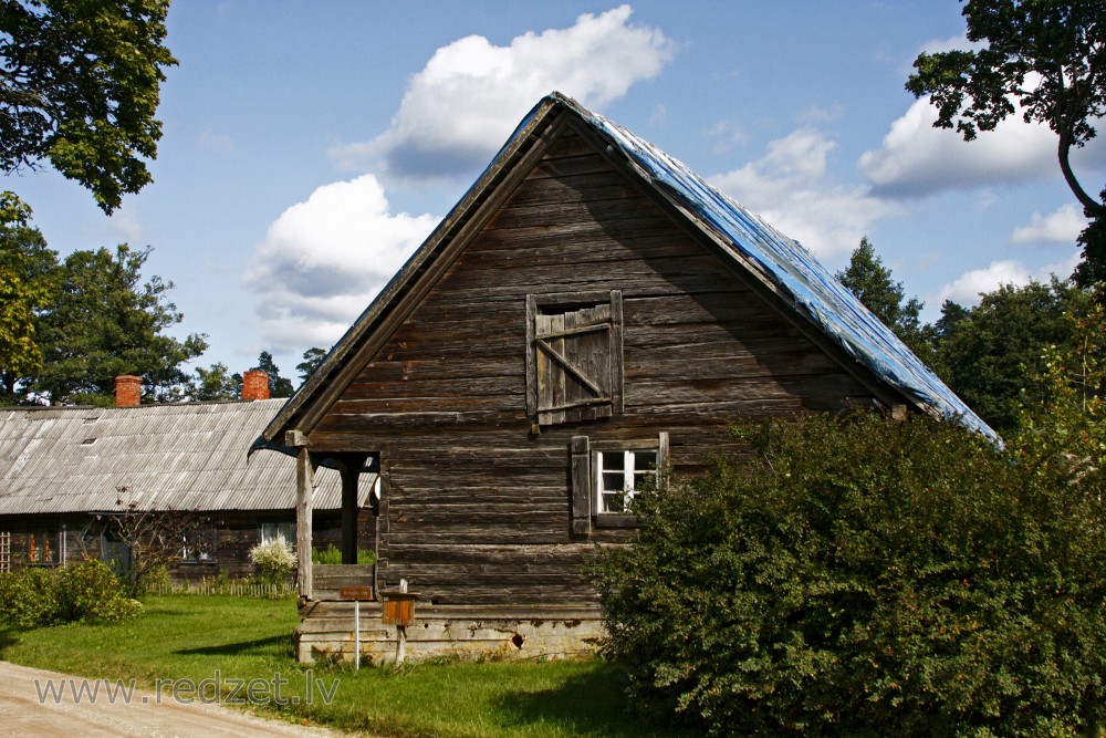 Mežmuiža barn (Renda parish)