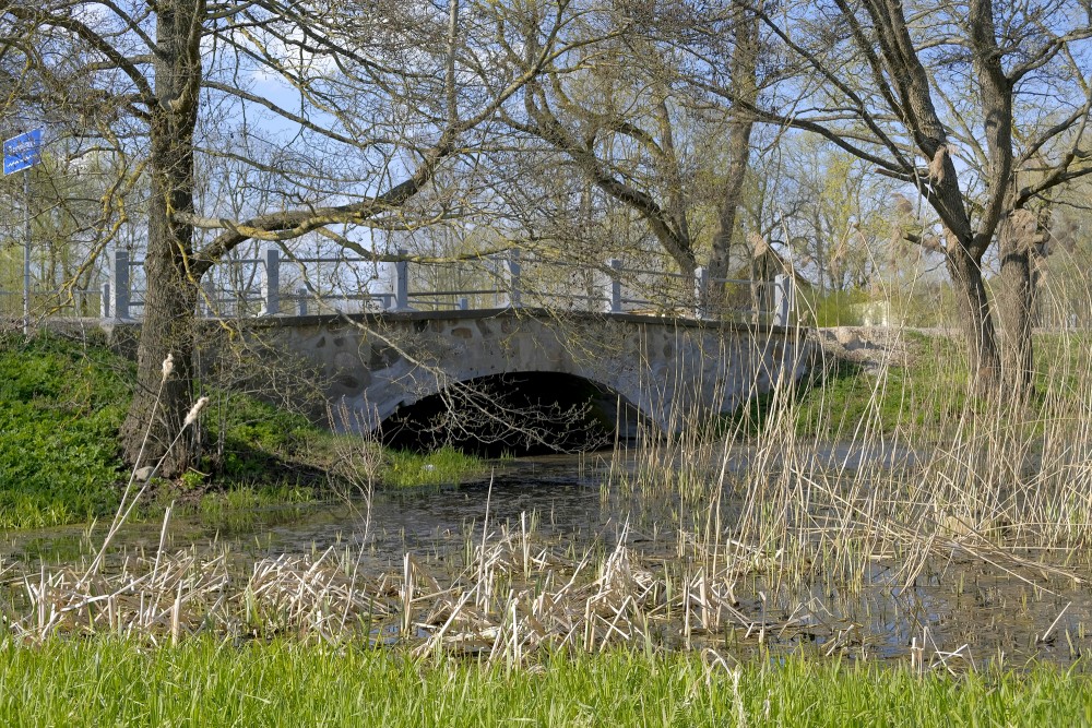 Vandzene, tilts pie Vandzenes skolas