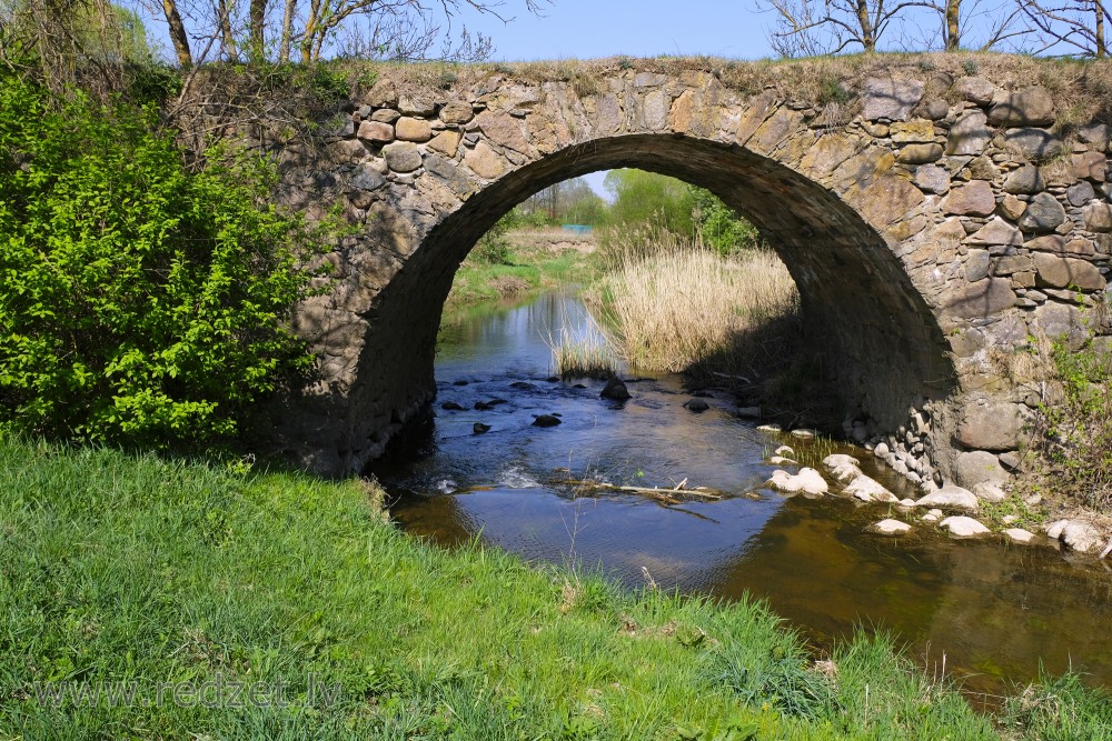 Vilce Flow under Mūrmuiža Stone Bridge
