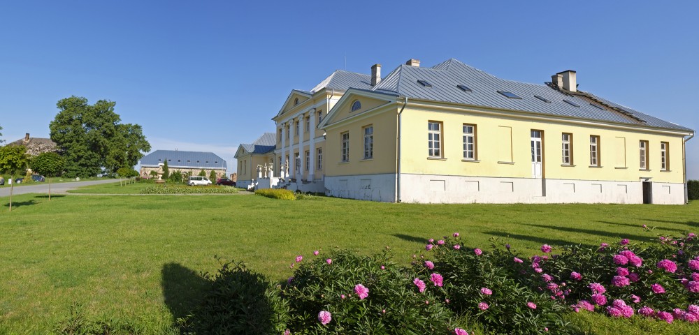 Brukna Manor House