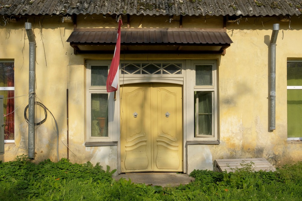 Vilzēnu muižas pārvaldnieka mājas rokoko stila durvis
