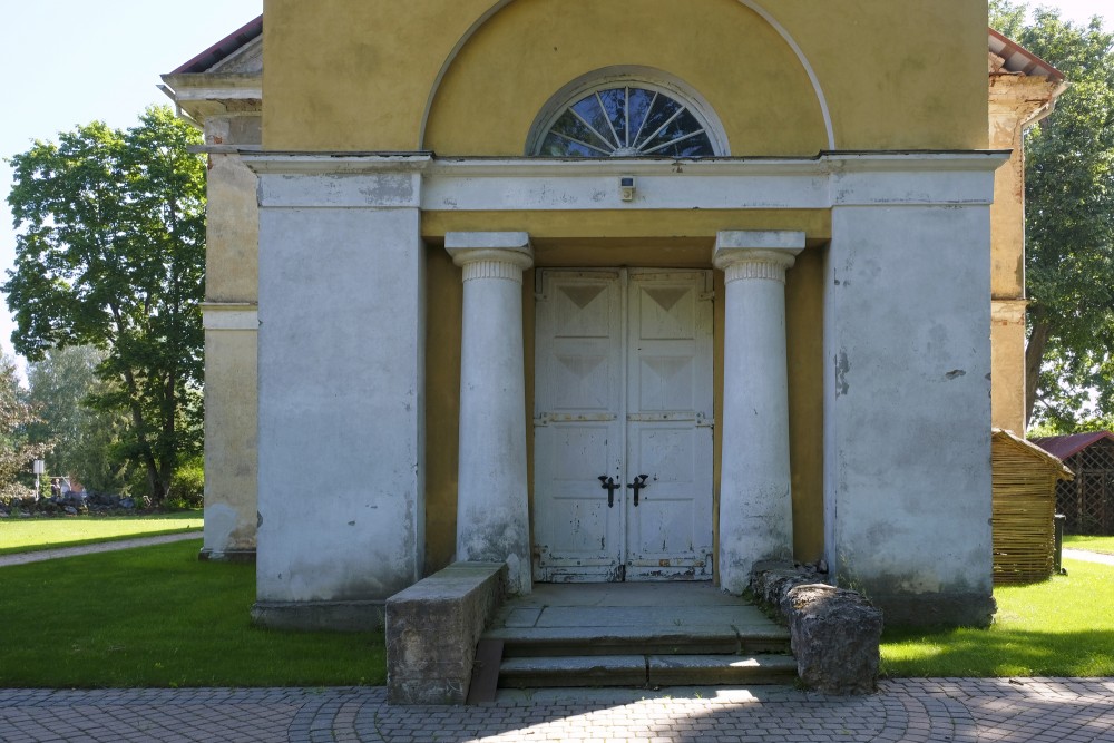 Baldones baznīcas ieejas portāls