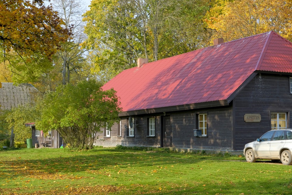 Vilzēnu muižas kalpu māja