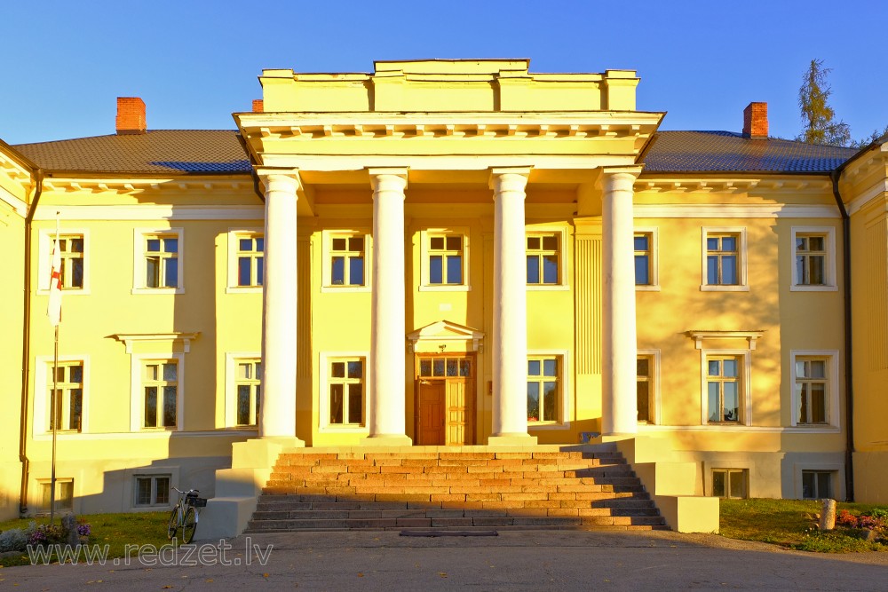 Marinzeja Manor House