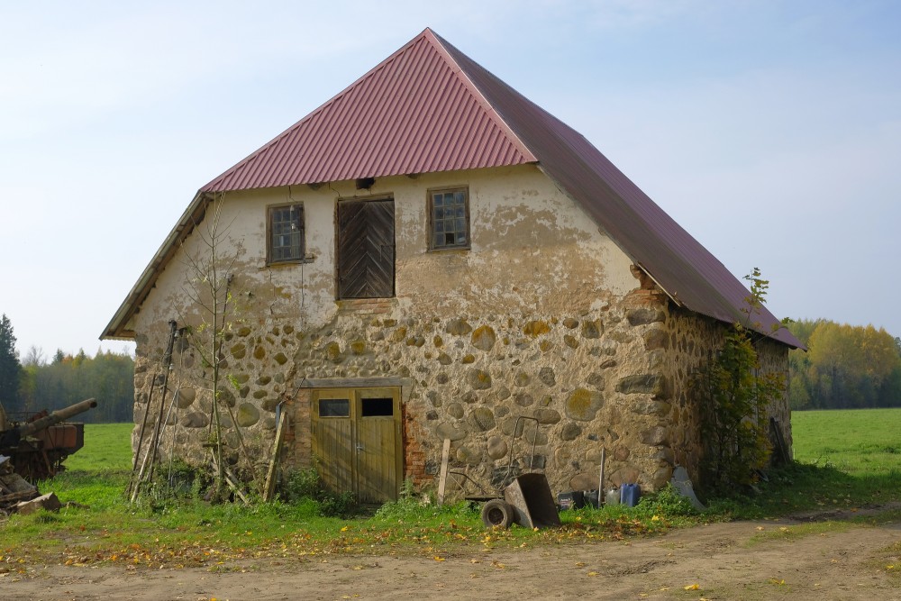 Vilzēnu muižas saimniecības ēka