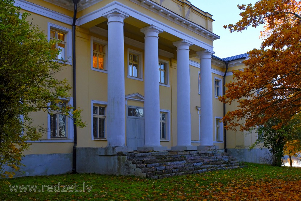 Marinzeja Manor House