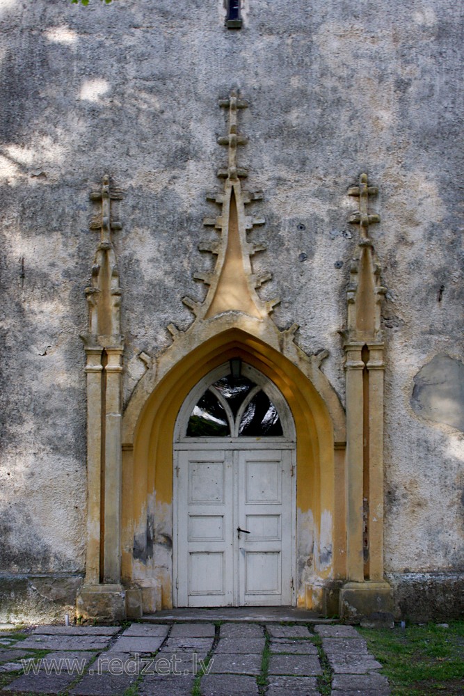 Kokneses luterāņu baznīcas ieejas portāls