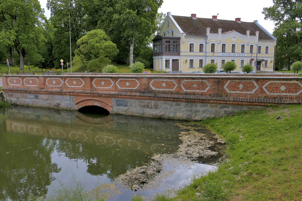 Baznīcas ielas tilts pār Alekšupīti