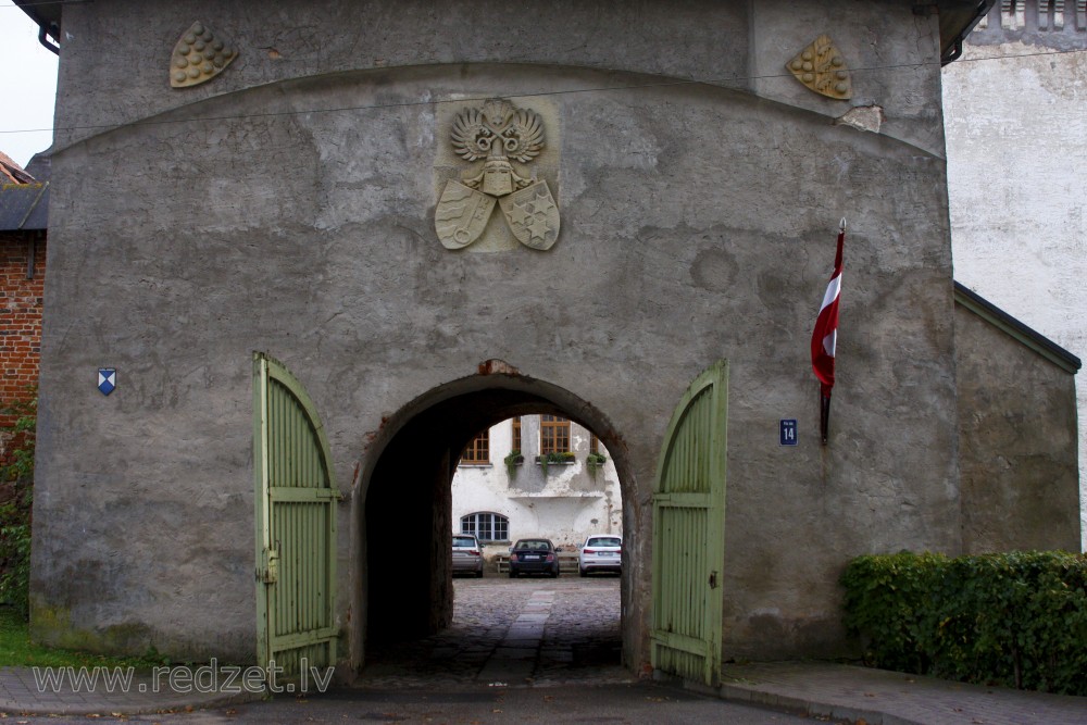 Dundagas pils ieejas portāls