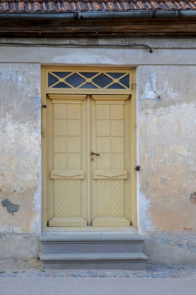 Koka durvis, Kuldīgas vecpilsēta, Jelgavas iela 32 Koka durvis, Kuldīgas vecpilsēta, Jelgavas iela 32