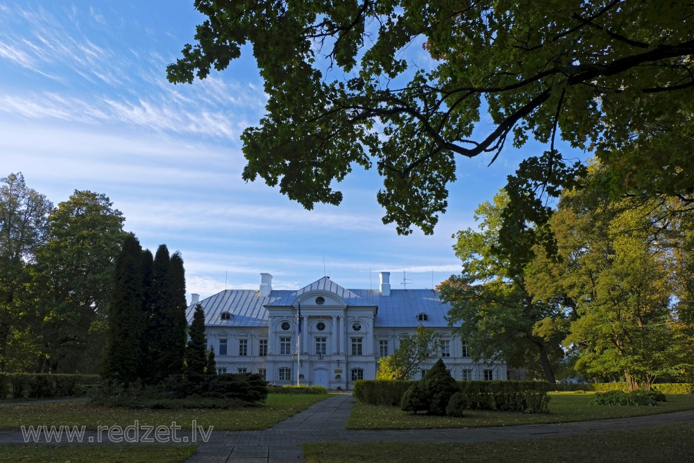 Zalenieki (Green) Manor