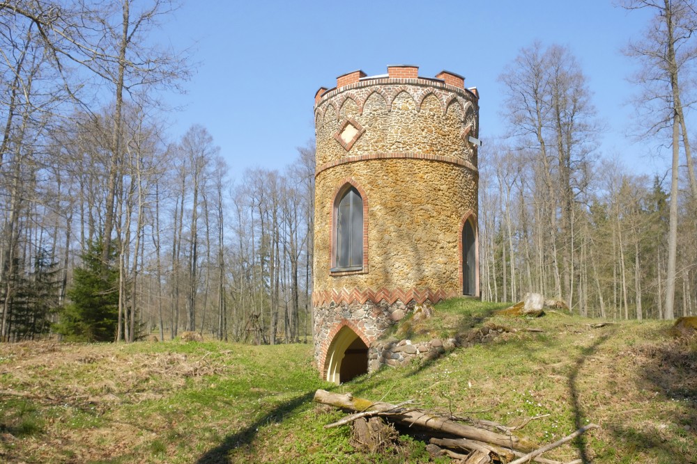 Remtes muižas medību tornis