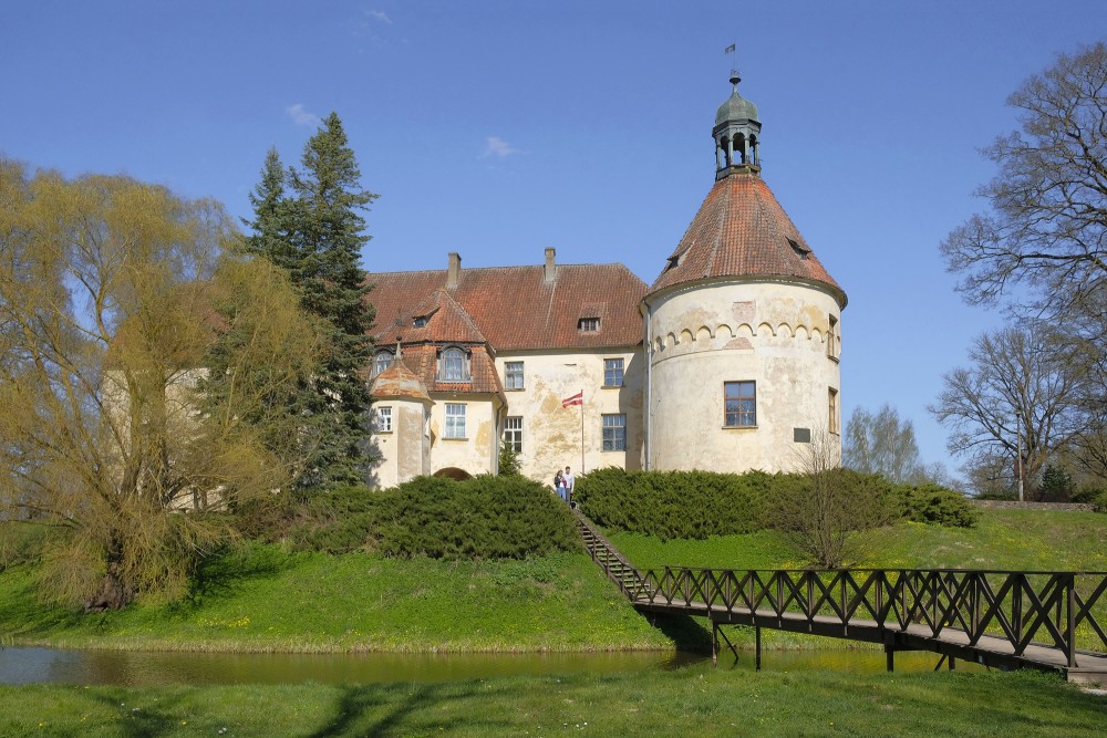 Jaunpils pils - Viesnīca, muzejs, krogs