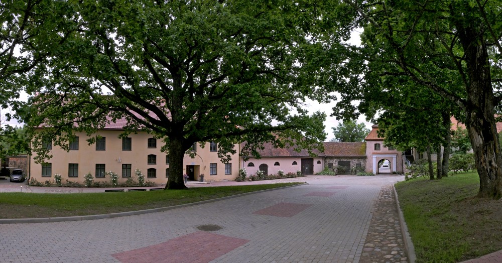 Šlokenbeka Manor Ensemble