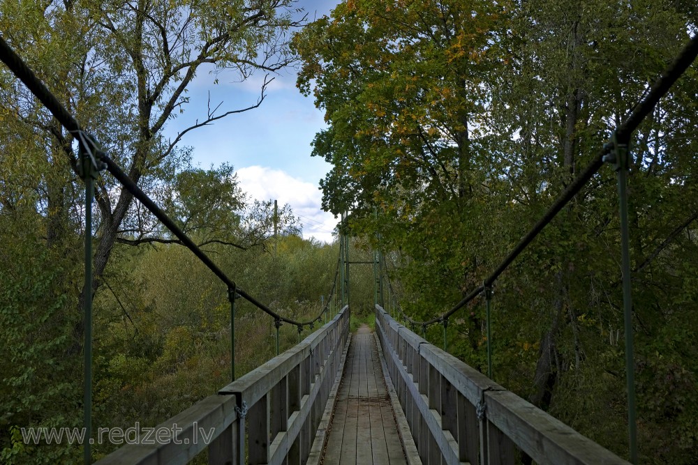 Rope bridge over River Misa near Muski Cemetery