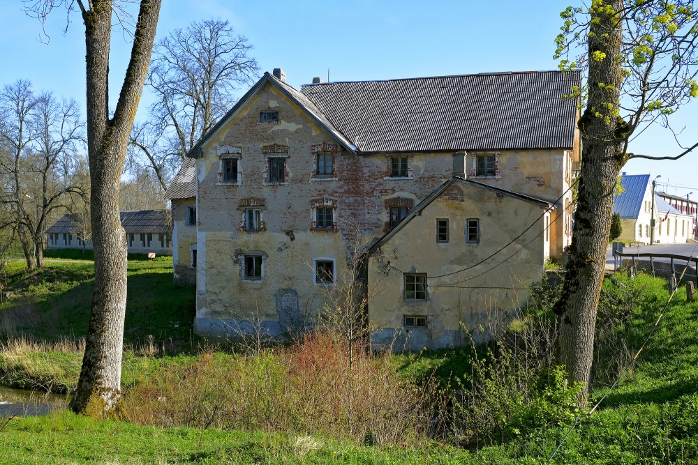 Cīravas muižas ūdensdzirnavas