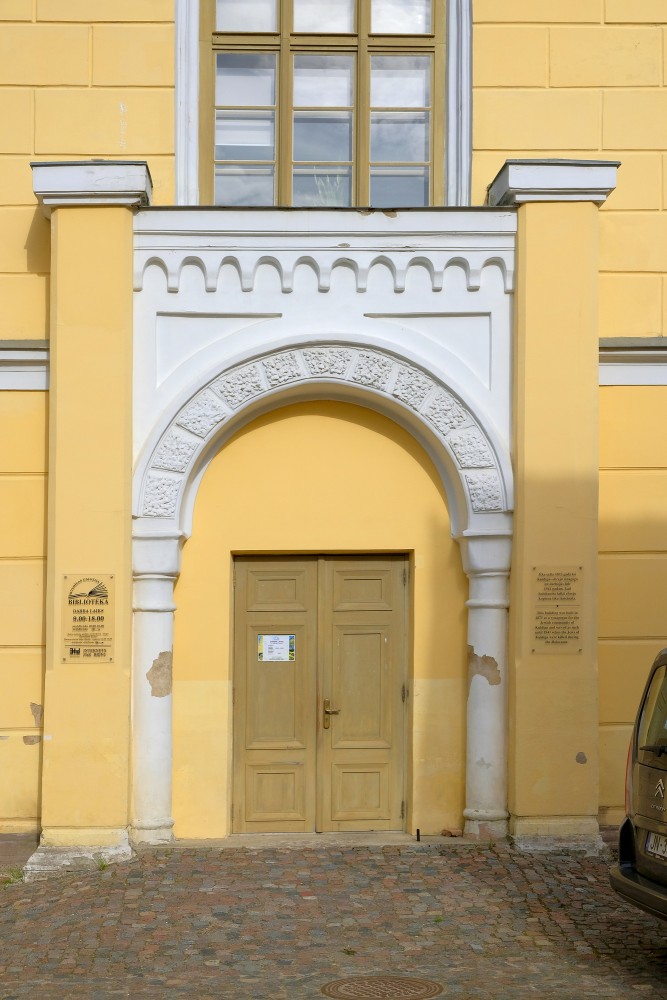 Kuldīgas lielās sinagogas ieejas portāls