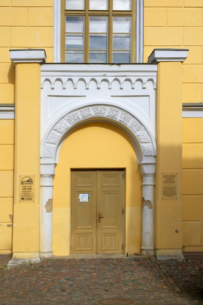 Kuldīgas lielās sinagogas ieejas portāls