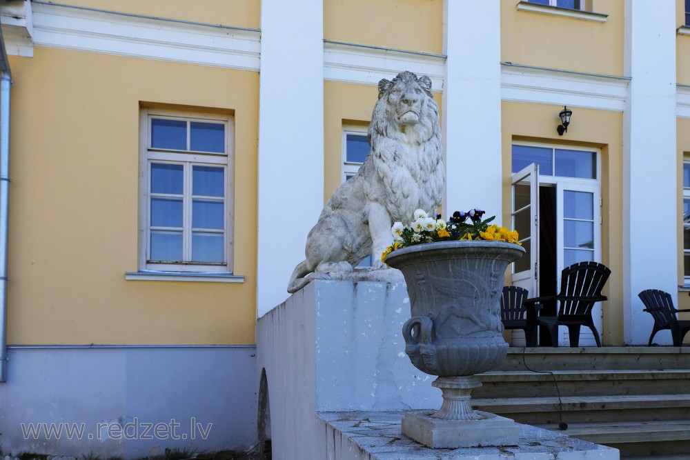 Lion at Entrance Stairs of Brukna Manor