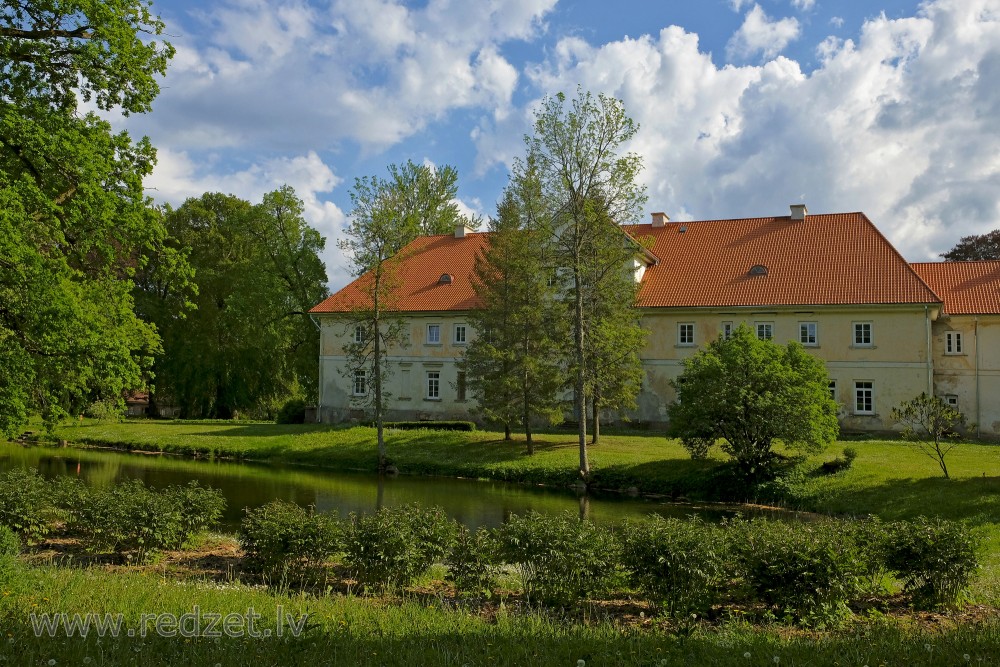 Pope Manor Castle (Other side)