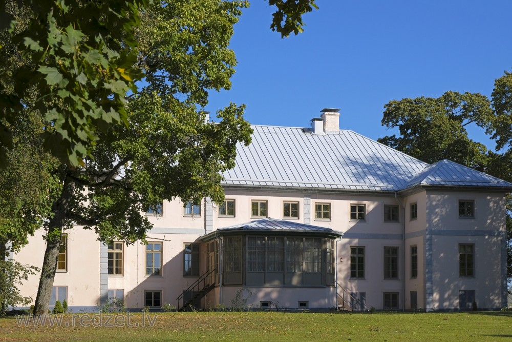 Vilce Manor