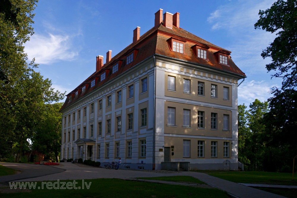 Valtenberģu muižas pils