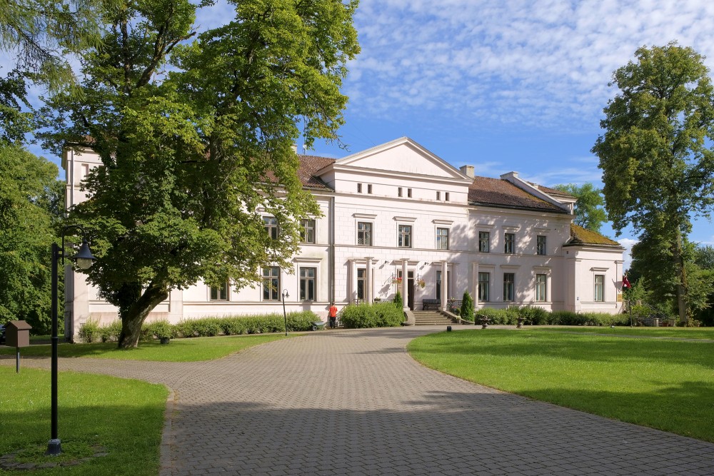 Īvandes muižas jaunā pils