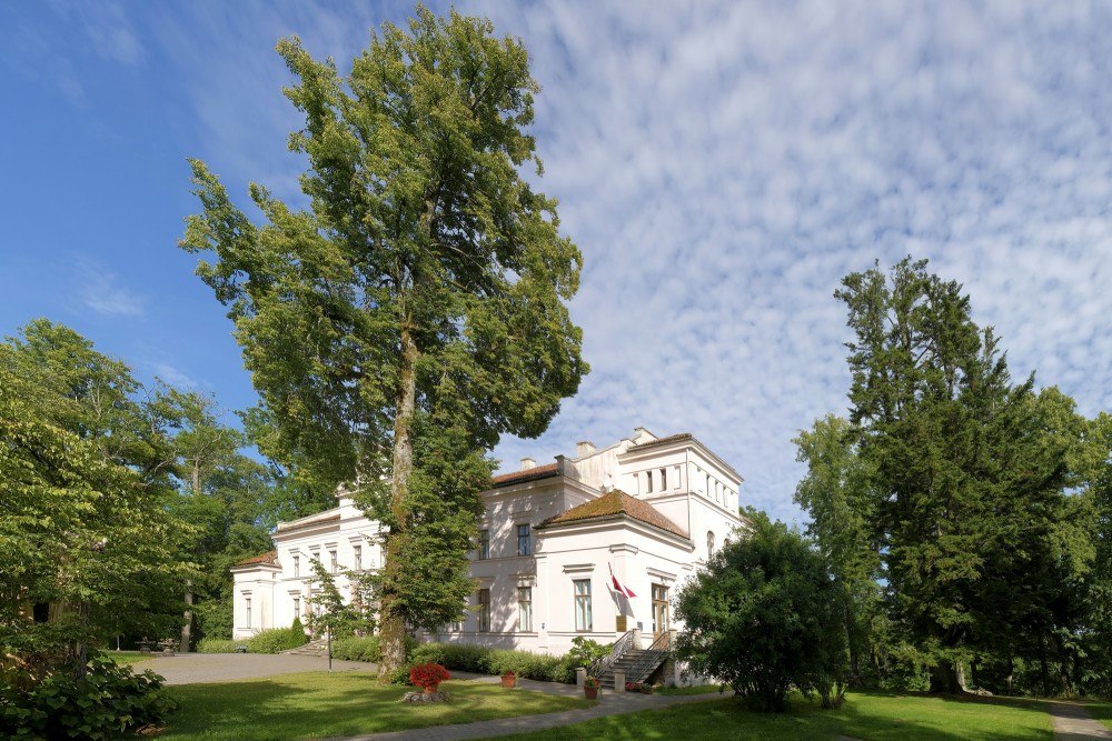 Īvandes (Lielīvandes) muiža