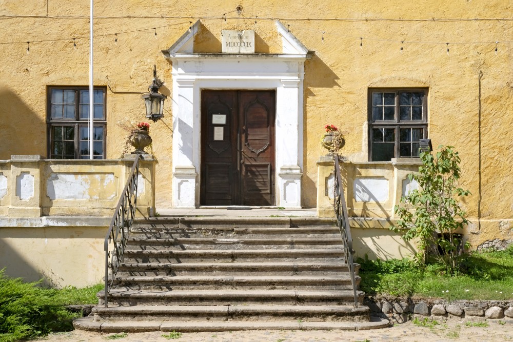 Lielstraupes pils ieejas portāls