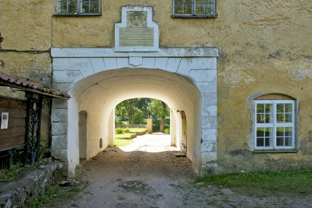 Lielstraupes pils vārti