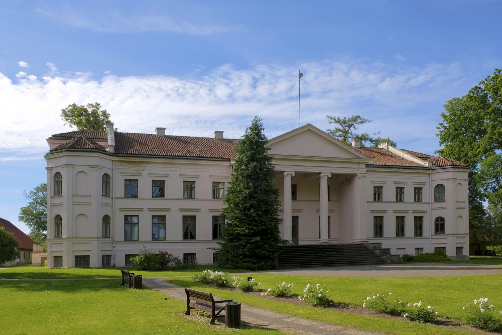 Īvandes muižas pils