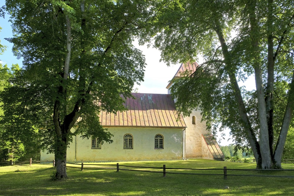 Īvandes luterāņu baznīca