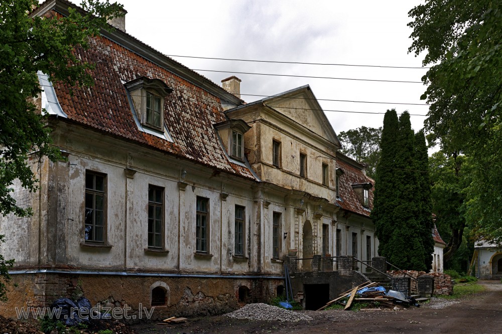 Kabiles muižas kungu māja