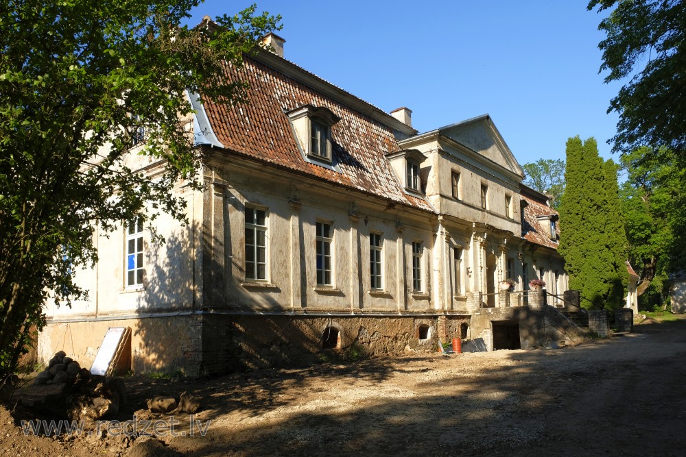 Kabiles muižas kungu māja