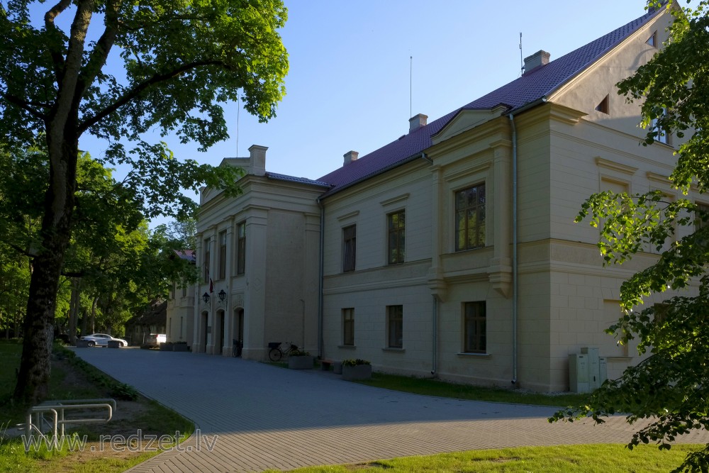 Vārme elementary School (Vārme Manor), Latvia