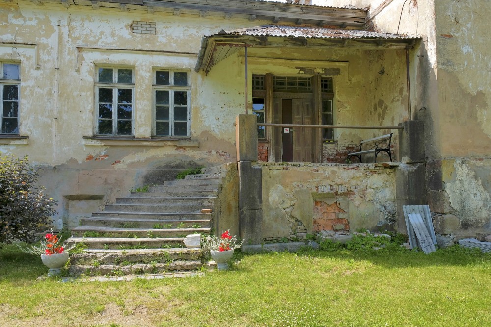 Nabes muižas kungu mājas ieejas portāls