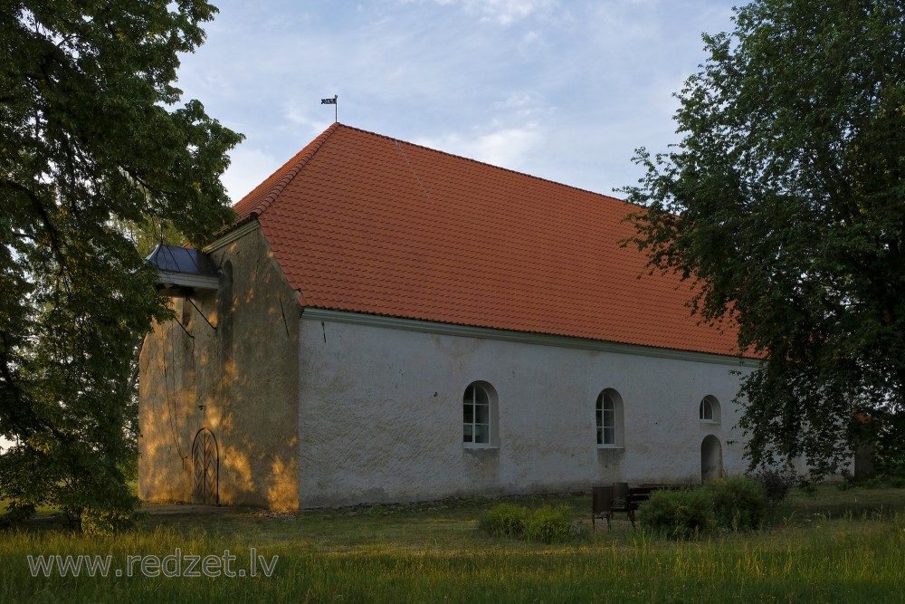 Užavas luterāņu baznīca