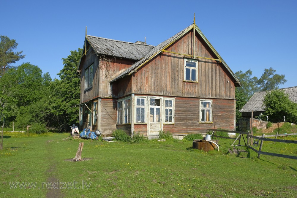 Krāmu muzejs mini Zoo "Lejnieki" teritorijā