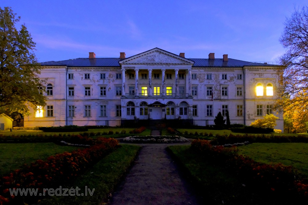 Gaujiena New Palace in Night