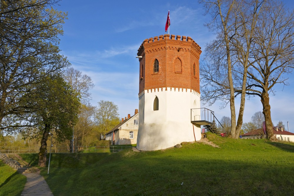 Priekules pils skatu tornis