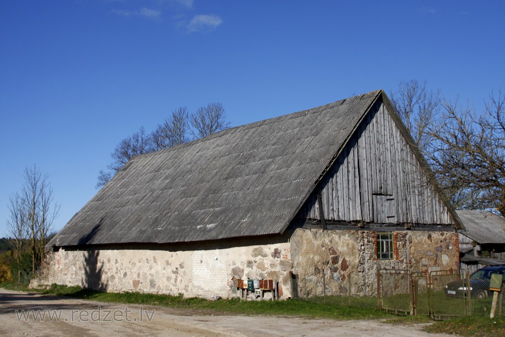 Mātru muižas saimniecības ēka