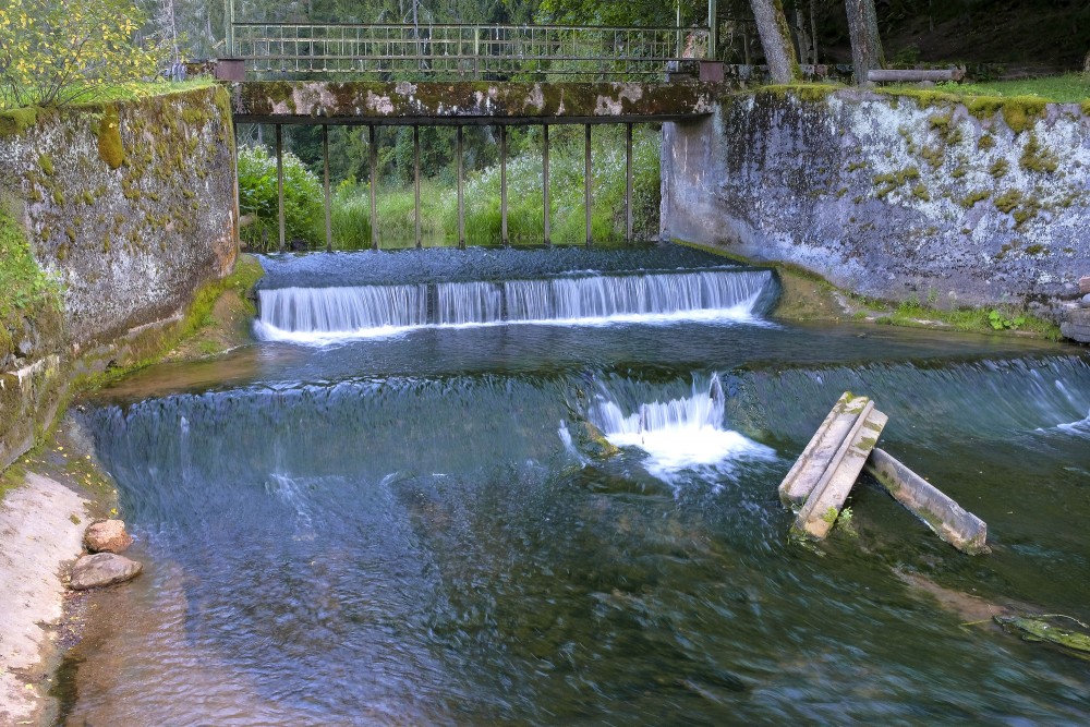Vaives dzirnavu slūžas