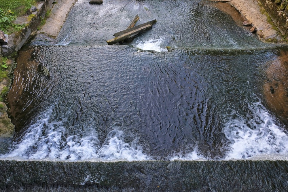 Vaives dzirnavu slūžas