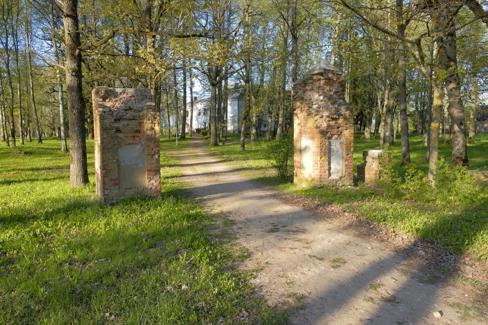 Lielzalves muiža (Groß-Salwen)