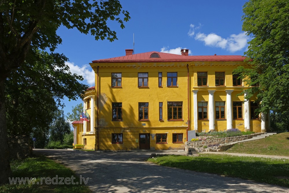 Tiņģere Manor Castle