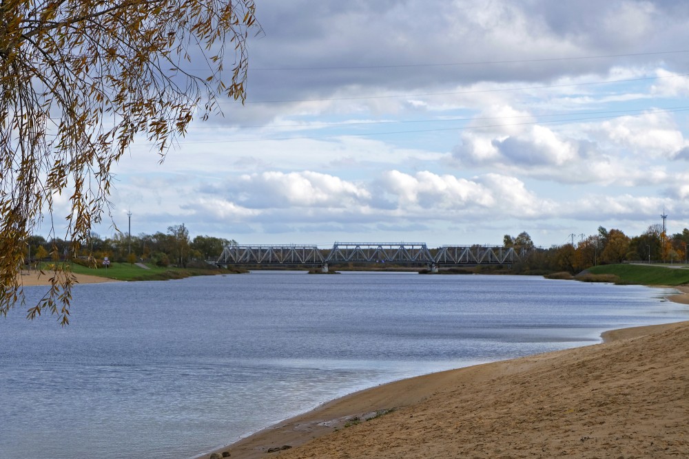 View from Pasta Island to Railway Bridge